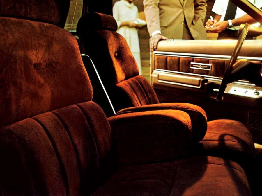  Ford Thunderbird Town Landau 1977 года  (фото 2 из 3)